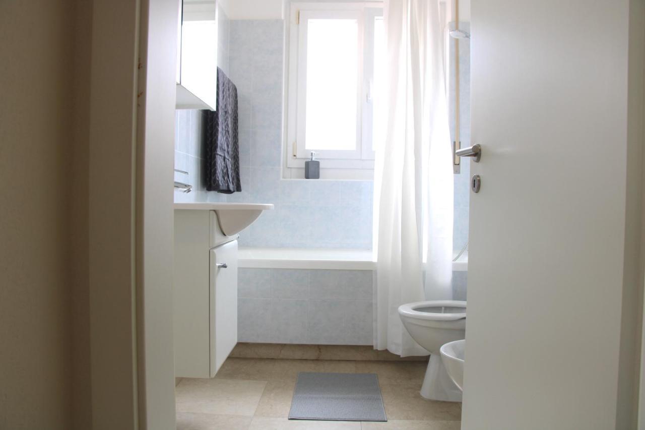 Cozy Apartment With Free Parking & Close To Lake Lugano Esterno foto