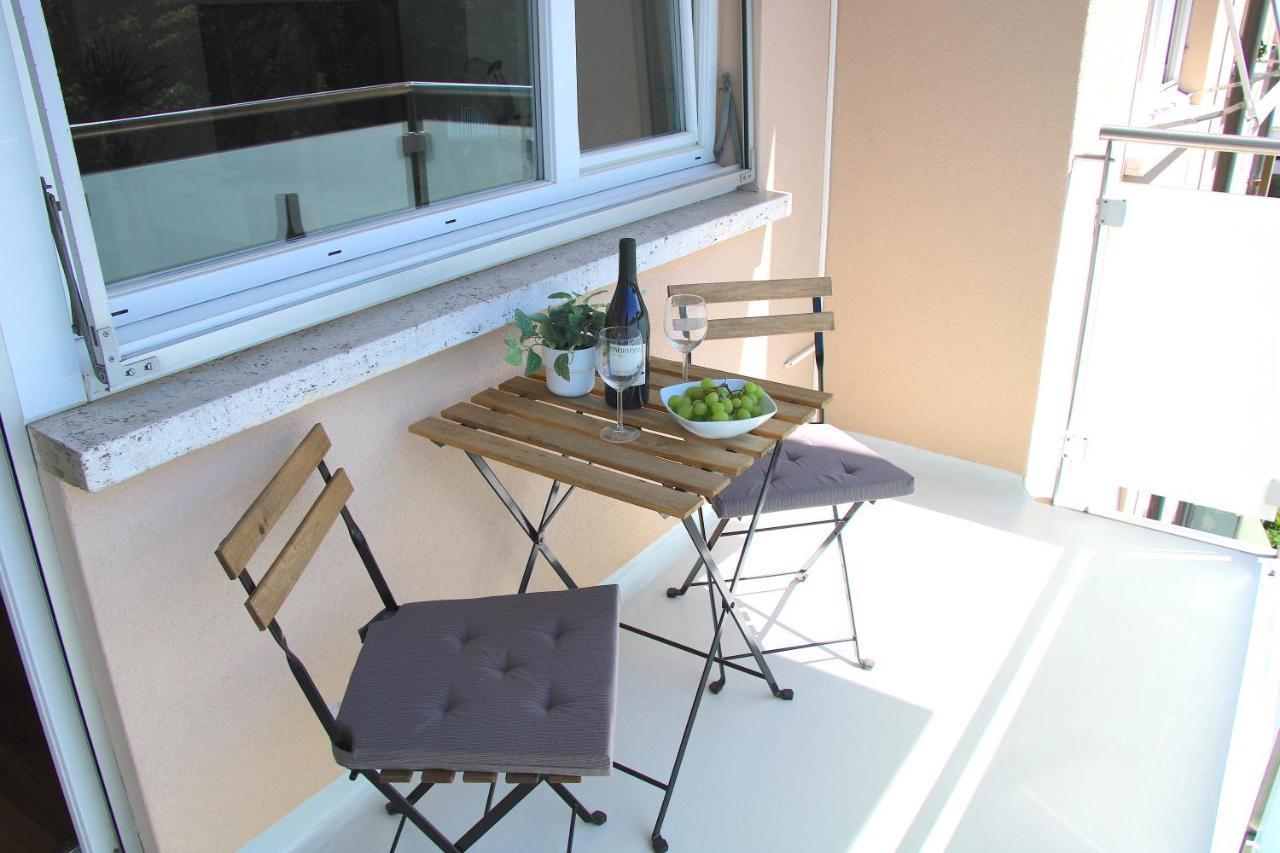 Cozy Apartment With Free Parking & Close To Lake Lugano Esterno foto