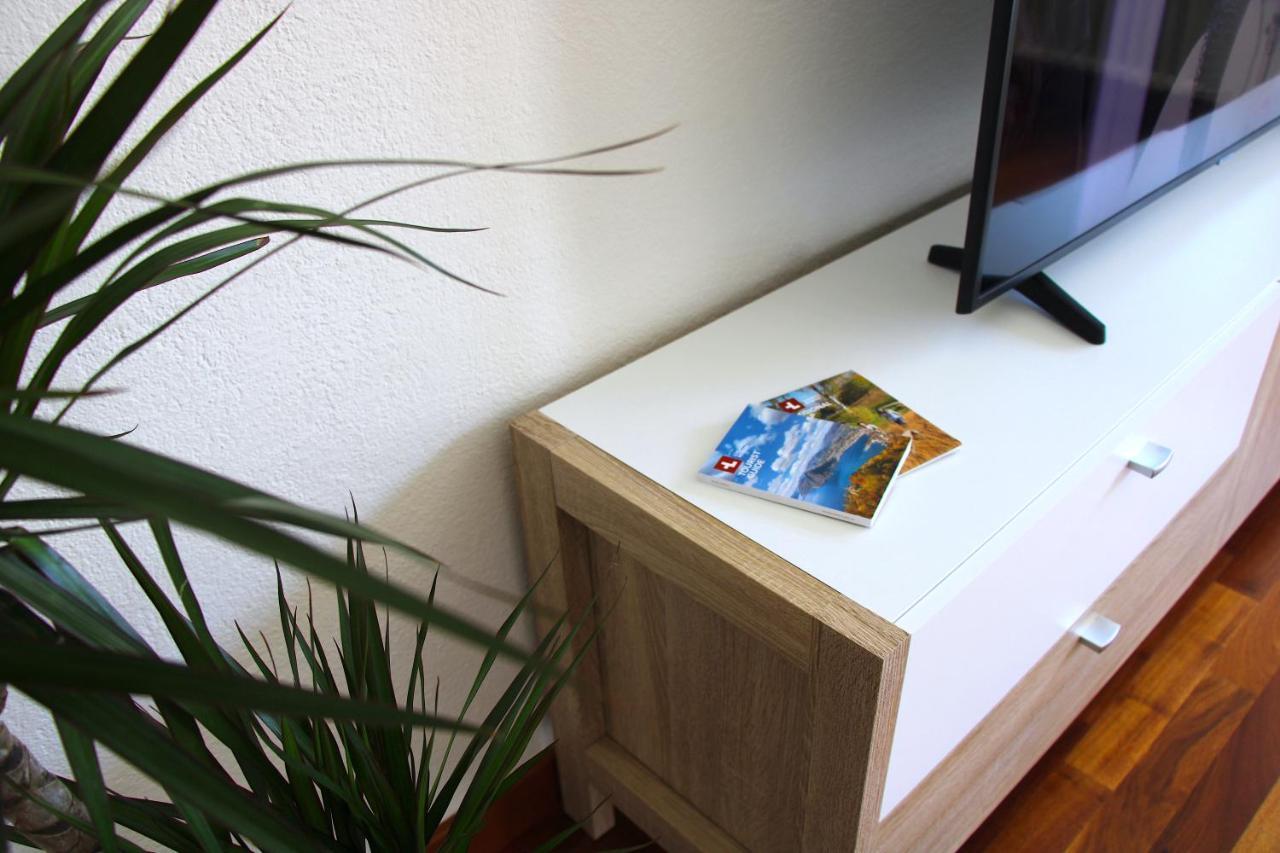 Cozy Apartment With Free Parking & Close To Lake Lugano Esterno foto